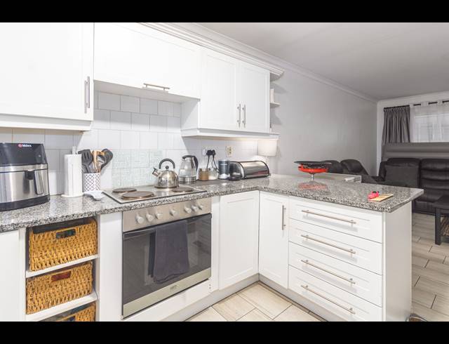 2 BEDROOM FREESTANDING RENTED IN SUNNINGDALE